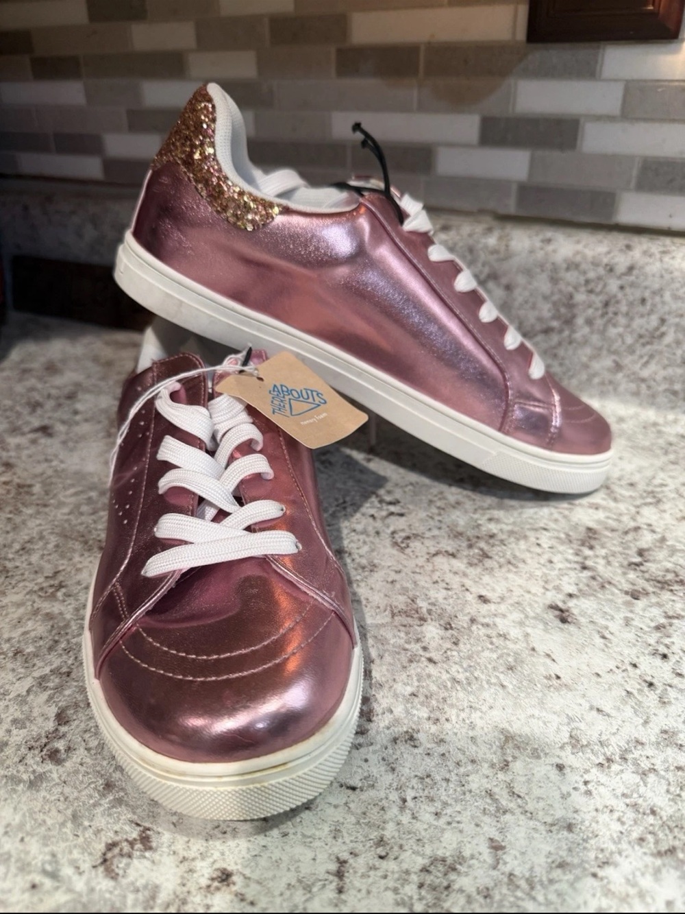 There Abouts NWT Girls Pink Glitter Tennis Shoes 6 Medium